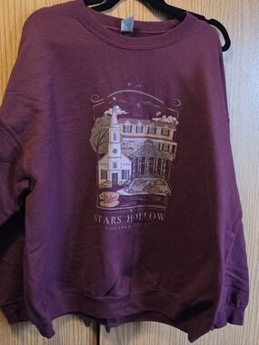 Gildan GILMORE GIRLS STARS HOLLOW Maroon Graphic Crewneck Sweatshirt